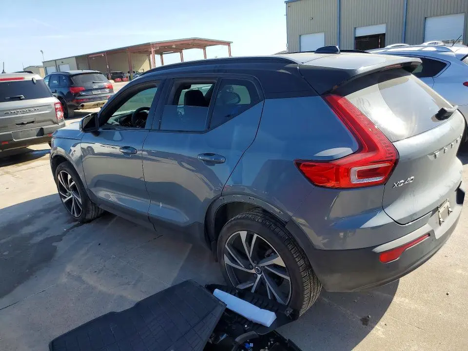 2022 VOLVO XC40 T5 R-DESIGN  