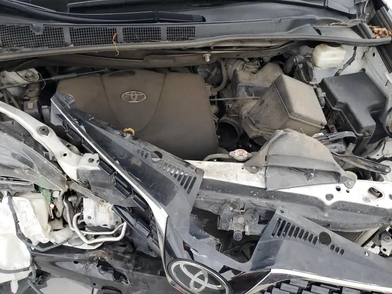 2019 TOYOTA SIENNA SE  