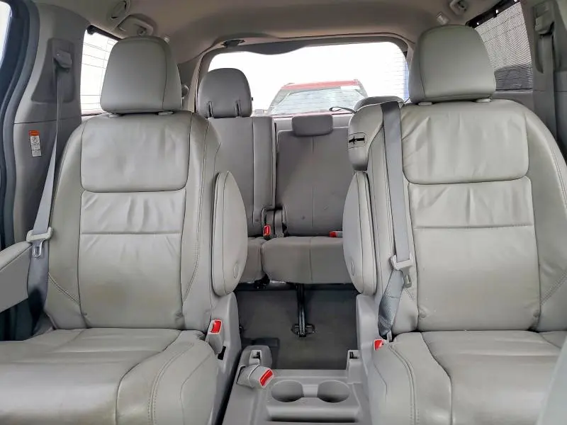 2018 TOYOTA SIENNA XLE PREMIUM 8-PASSENGER  
