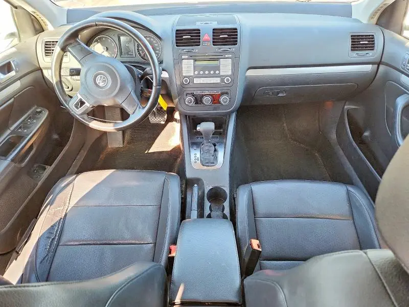 2010 VOLKSWAGEN JETTA SE  