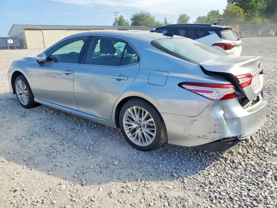 2020 TOYOTA CAMRY XLE  