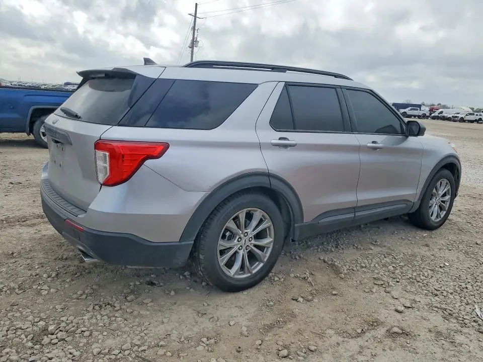 2021 FORD EXPLORER XLT  