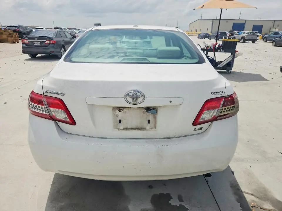 2011 TOYOTA CAMRY LE  
