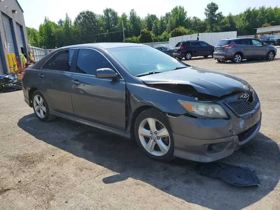 2011 TOYOTA CAMRY SE  