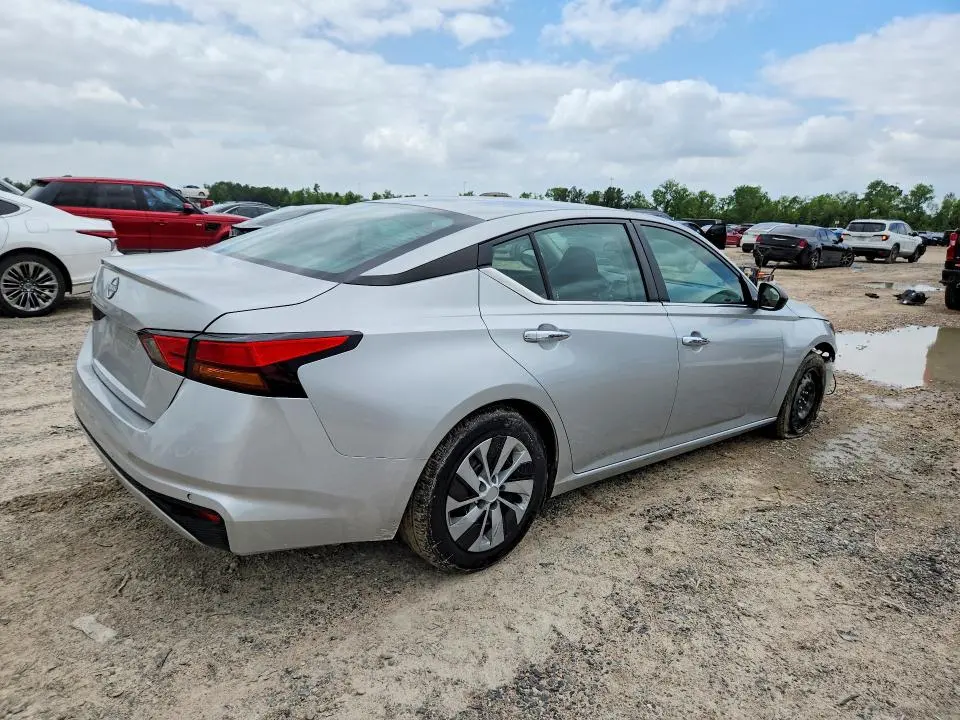 2024 NISSAN ALTIMA S  