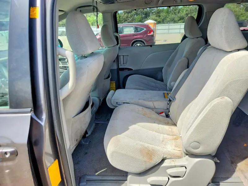 2011 TOYOTA SIENNA LE  