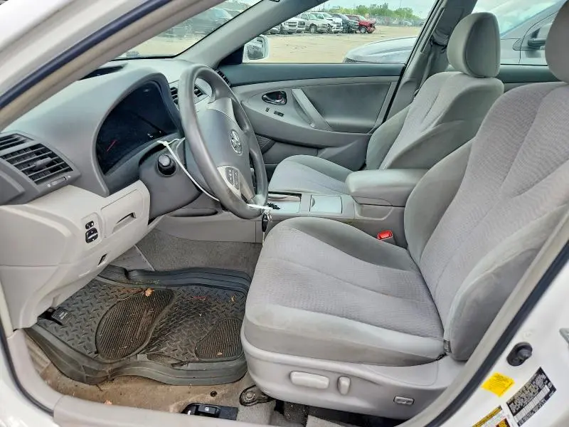 2011 TOYOTA CAMRY LE  
