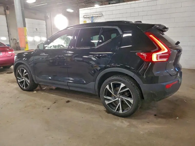 2021 VOLVO XC40 T5 R-DESIGN  