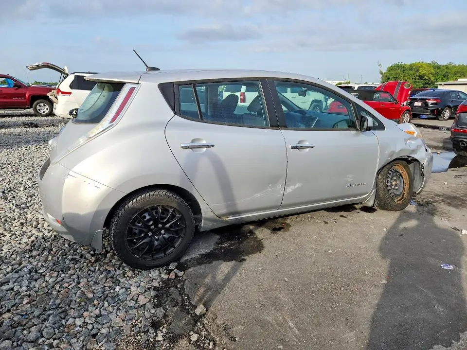 2015 NISSAN LEAF S  