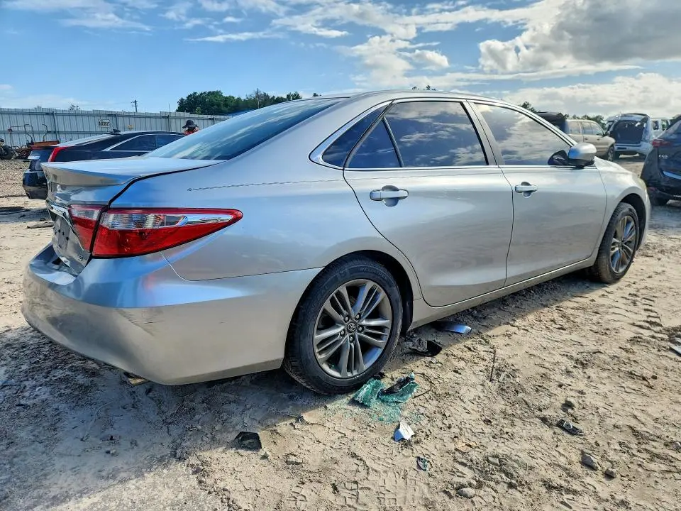 2017 TOYOTA CAMRY SE  