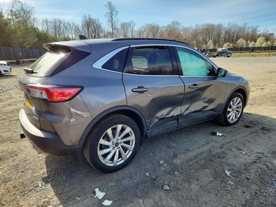 2022 FORD ESCAPE TITANIUM  