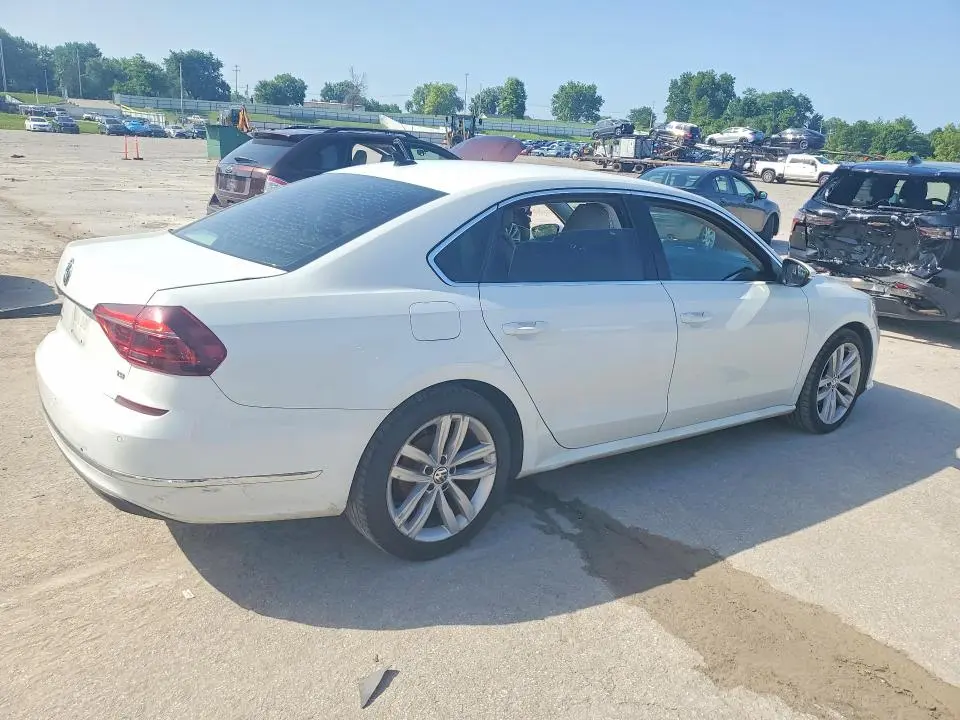 2018 VOLKSWAGEN PASSAT SE  