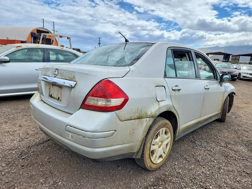 2011 NISSAN VERSA 1.8 S  