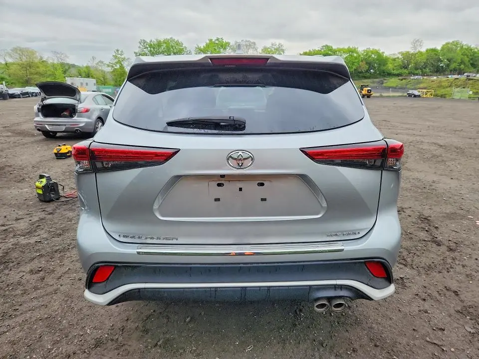 2023 TOYOTA HIGHLANDER XSE  