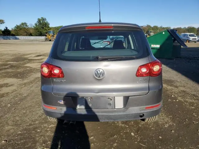 2010 VOLKSWAGEN TIGUAN SE  