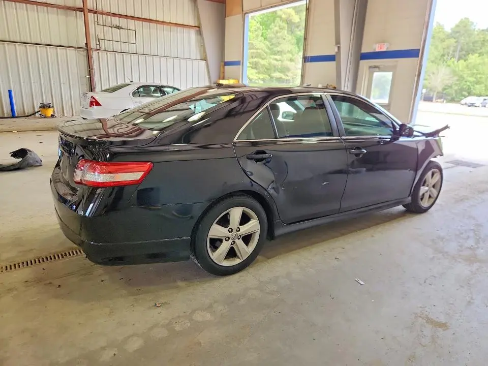 2011 TOYOTA CAMRY SE  