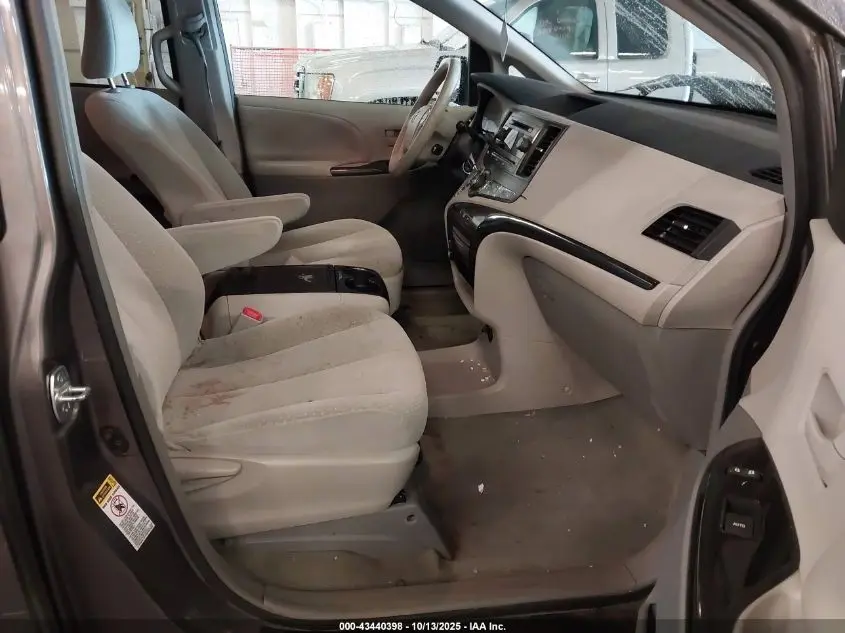 2014 TOYOTA SIENNA LE V6 8 PASSENGER