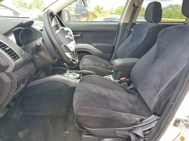 2013 MITSUBISHI OUTLANDER ES  