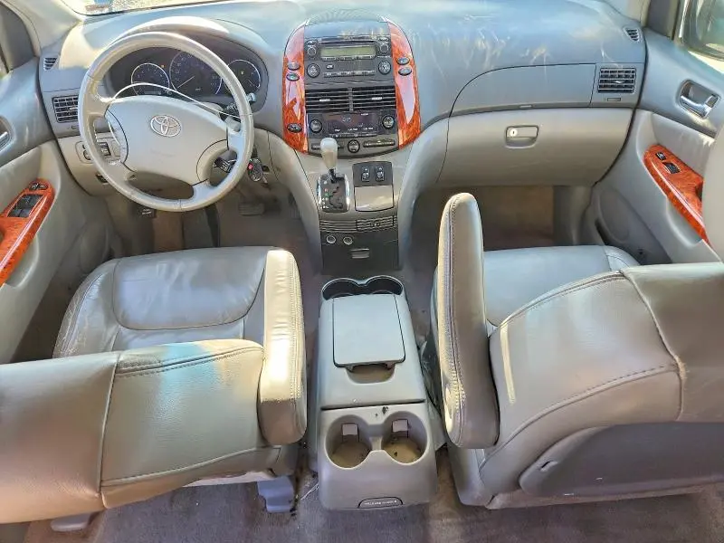 2010 TOYOTA SIENNA XLE  