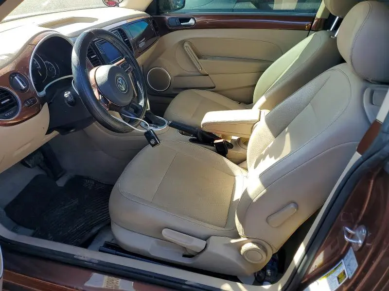 2016 VOLKSWAGEN BEETLE SE  