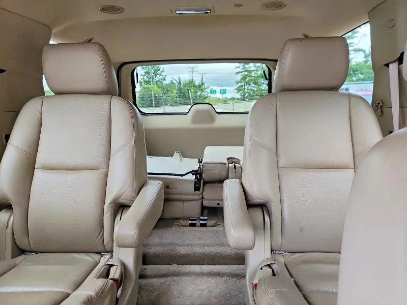 2011 CADILLAC ESCALADE LUXURY  