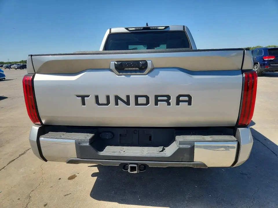 2022 TOYOTA TUNDRA SR5  