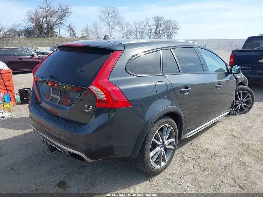2015 VOLVO V60 CROSS COUNTRY T5 PLATINUM