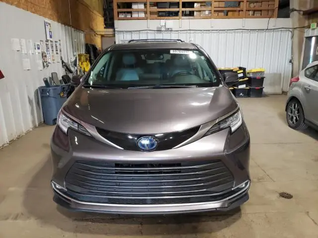 2021 TOYOTA SIENNA LIMITED  