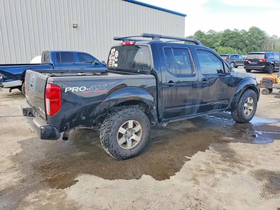 2011 NISSAN FRONTIER S  