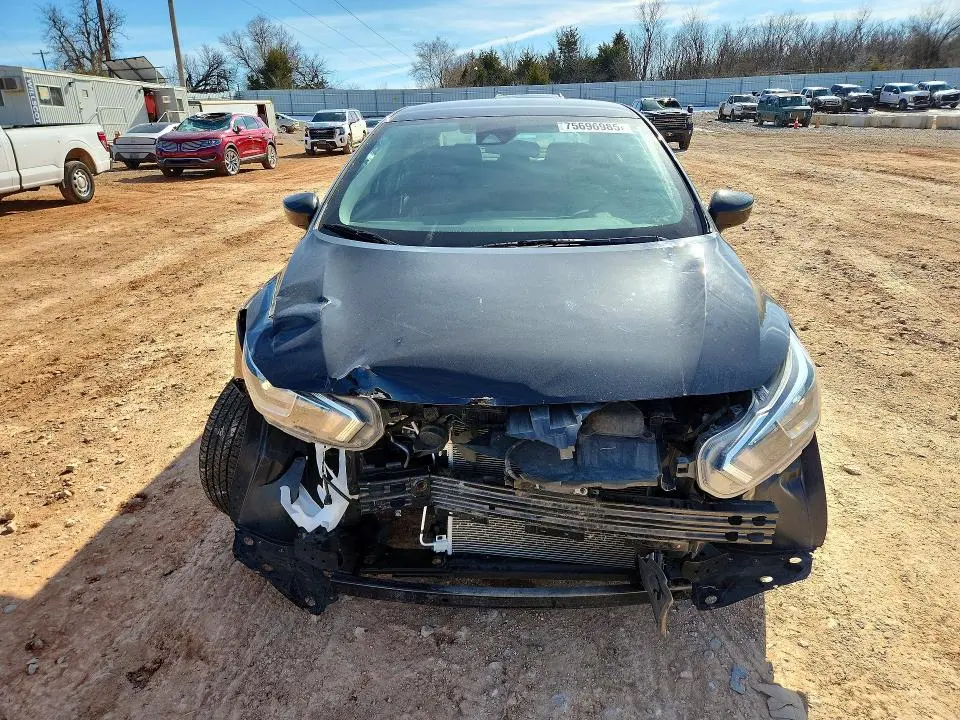 2021 NISSAN VERSA SV  