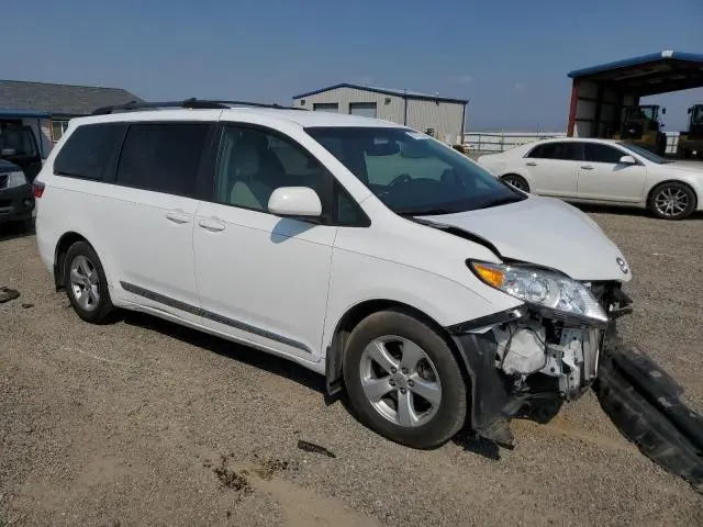 2015 TOYOTA SIENNA LE  