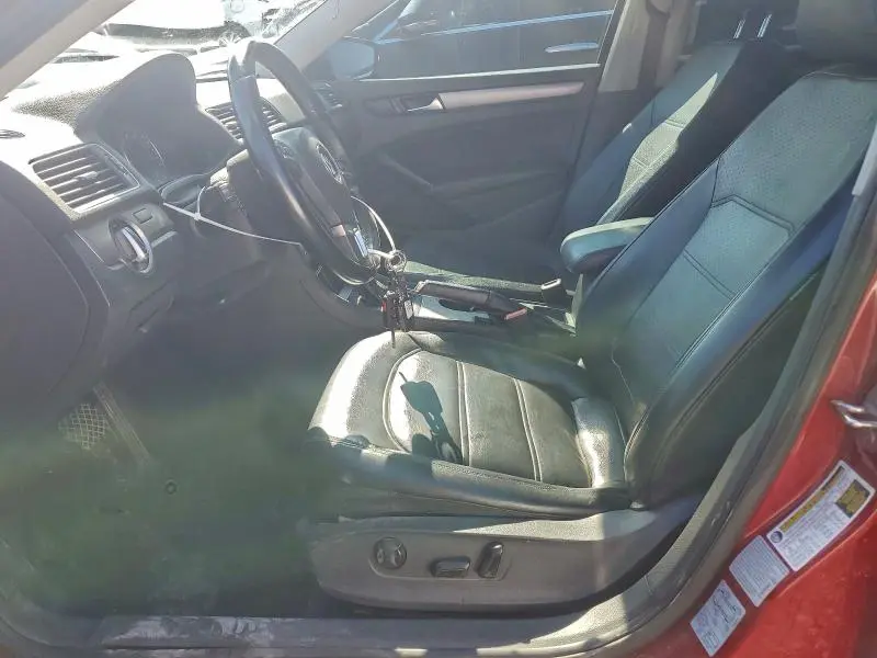 2015 VOLKSWAGEN PASSAT SE  