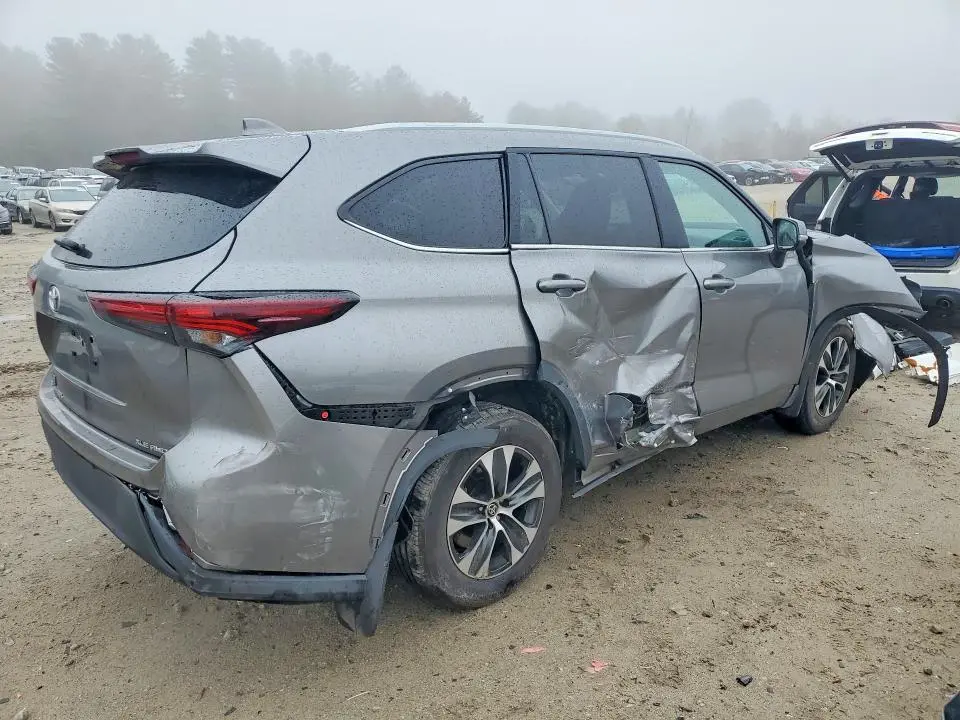 2025 TOYOTA HIGHLANDER XLE  