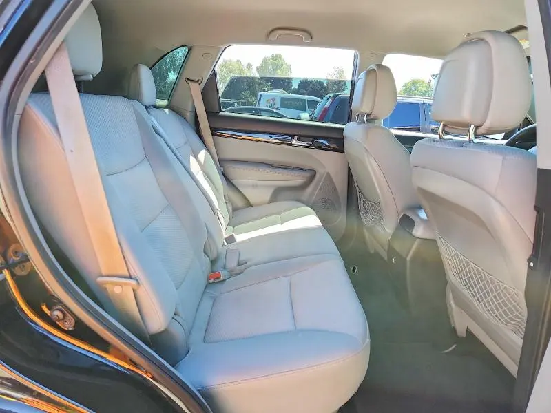 2011 KIA SORENTO LX  