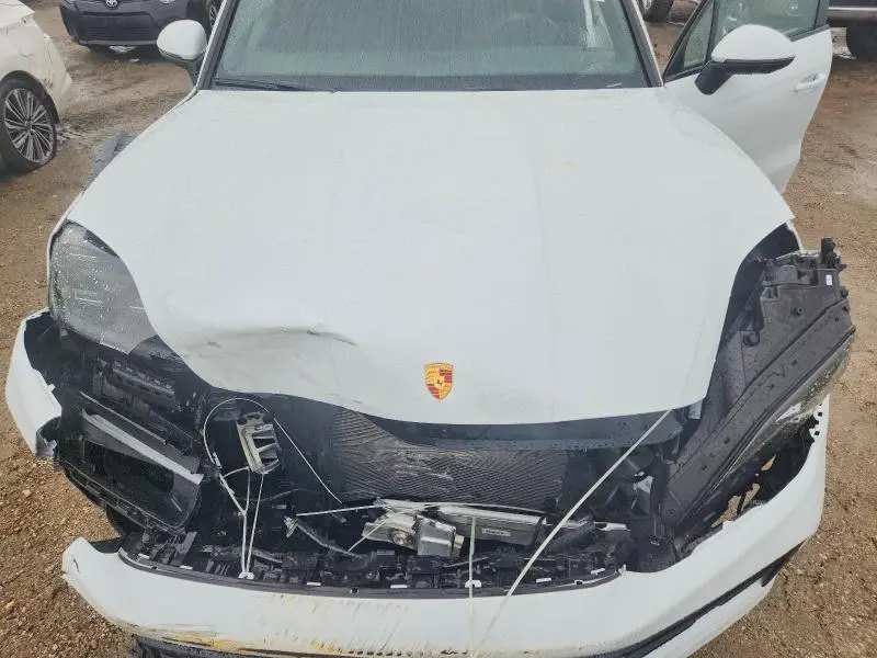 2024 PORSCHE CAYENNE   