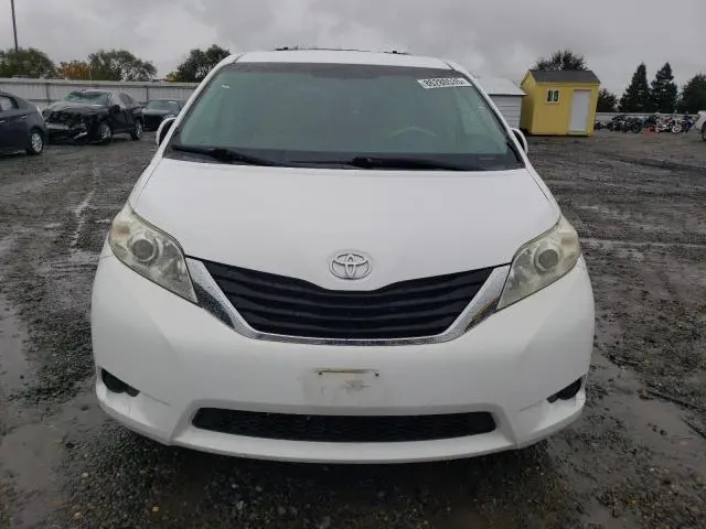 2014 TOYOTA SIENNA LE  