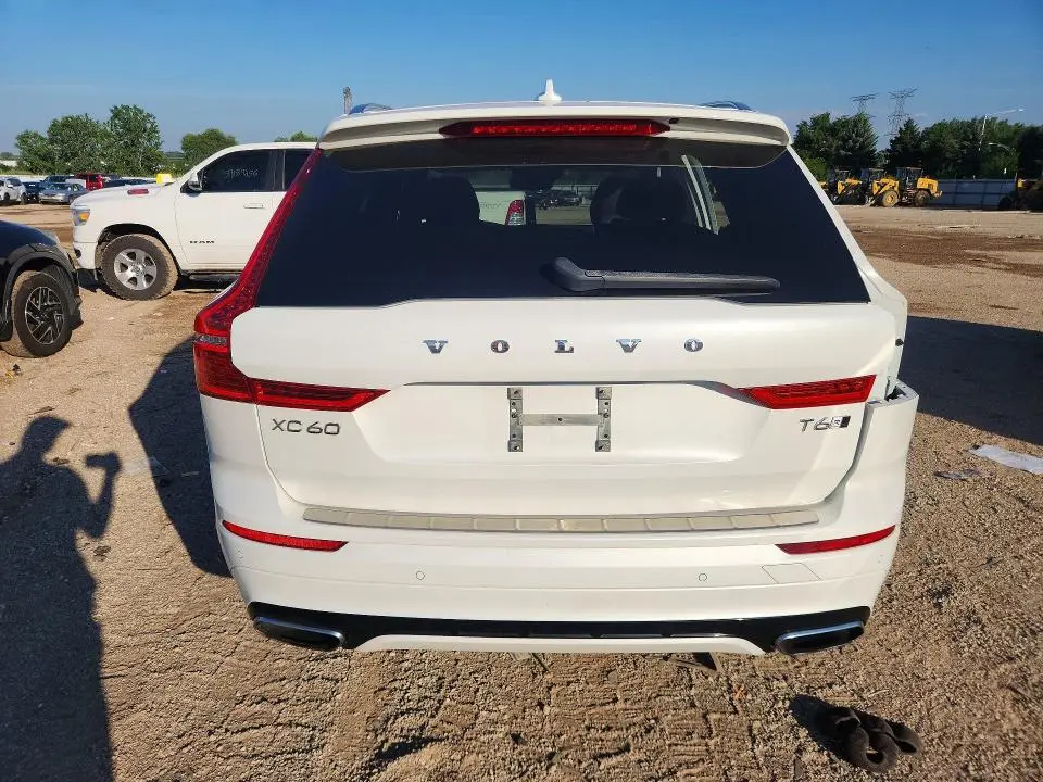 2018 VOLVO XC60 T6 R-DESIGN  