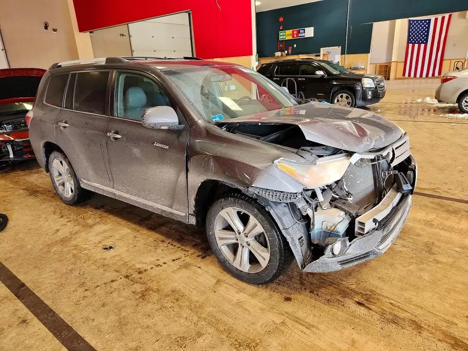 2013 TOYOTA HIGHLANDER LIMITED  