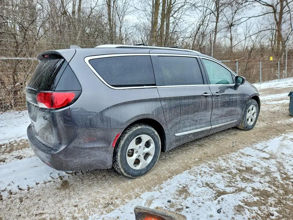 2017 CHRYSLER PACIFICA TOURING L PLUS  