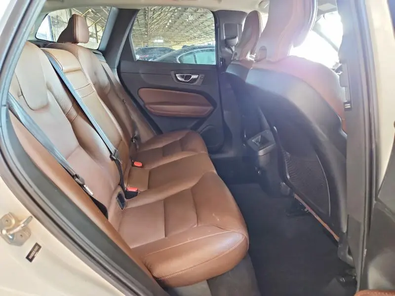 2020 VOLVO XC60 T5 MOMENTUM  