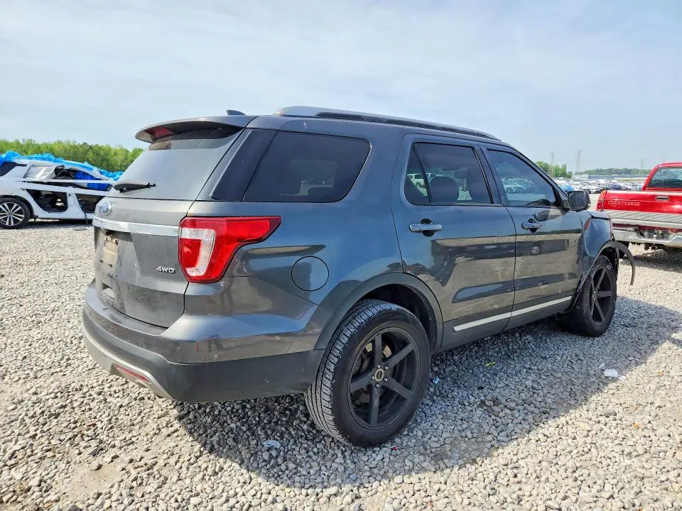 2017 FORD EXPLORER XLT  