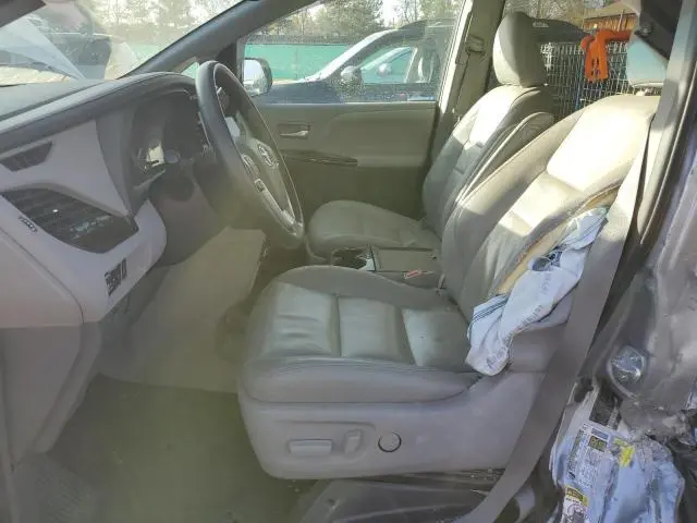 2017 TOYOTA SIENNA XLE  