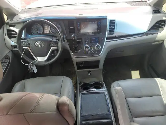 2017 TOYOTA SIENNA XLE  