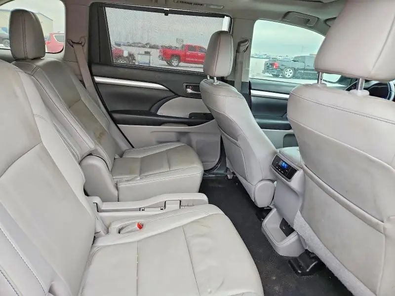 2019 TOYOTA HIGHLANDER XLE  
