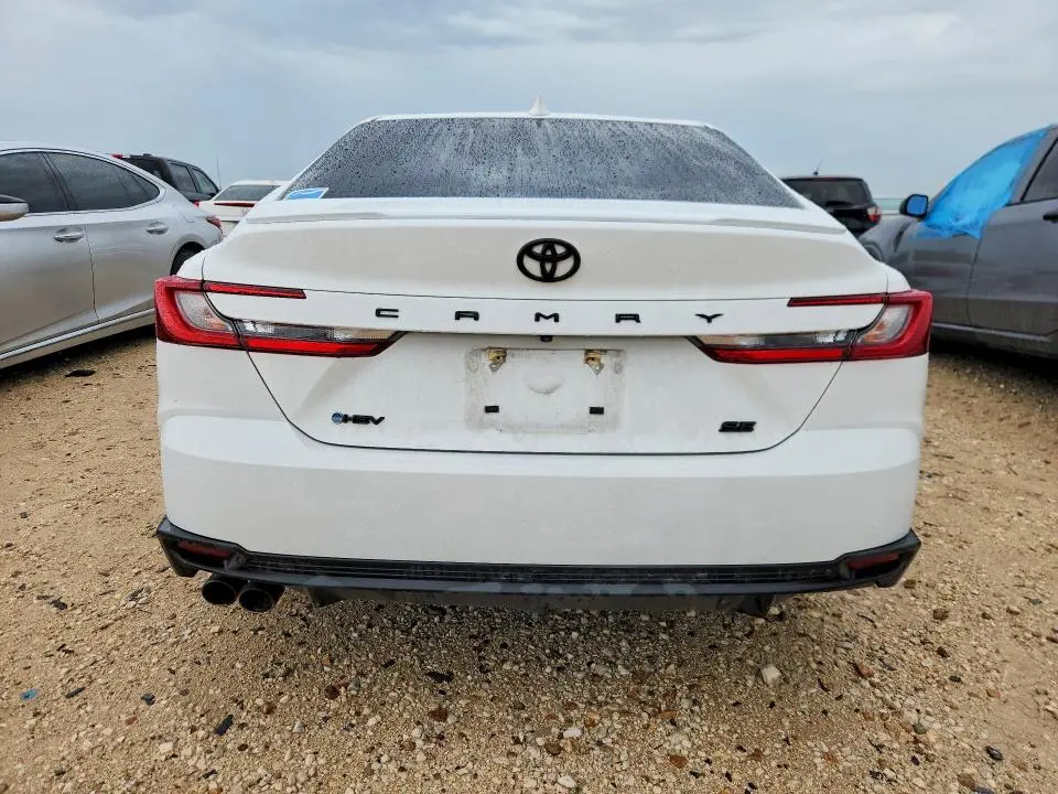 2025 TOYOTA CAMRY SE  