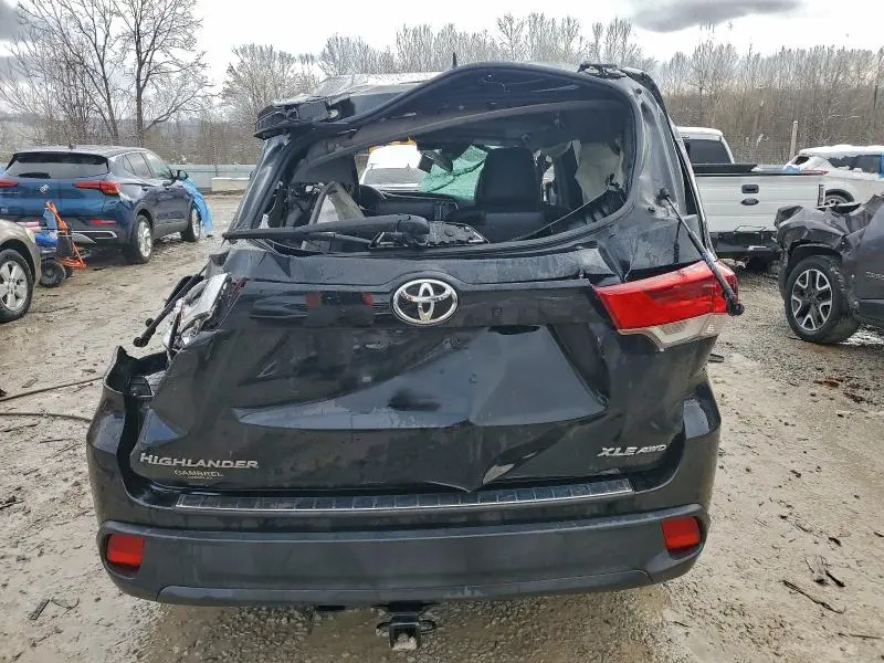 2017 TOYOTA HIGHLANDER SE  