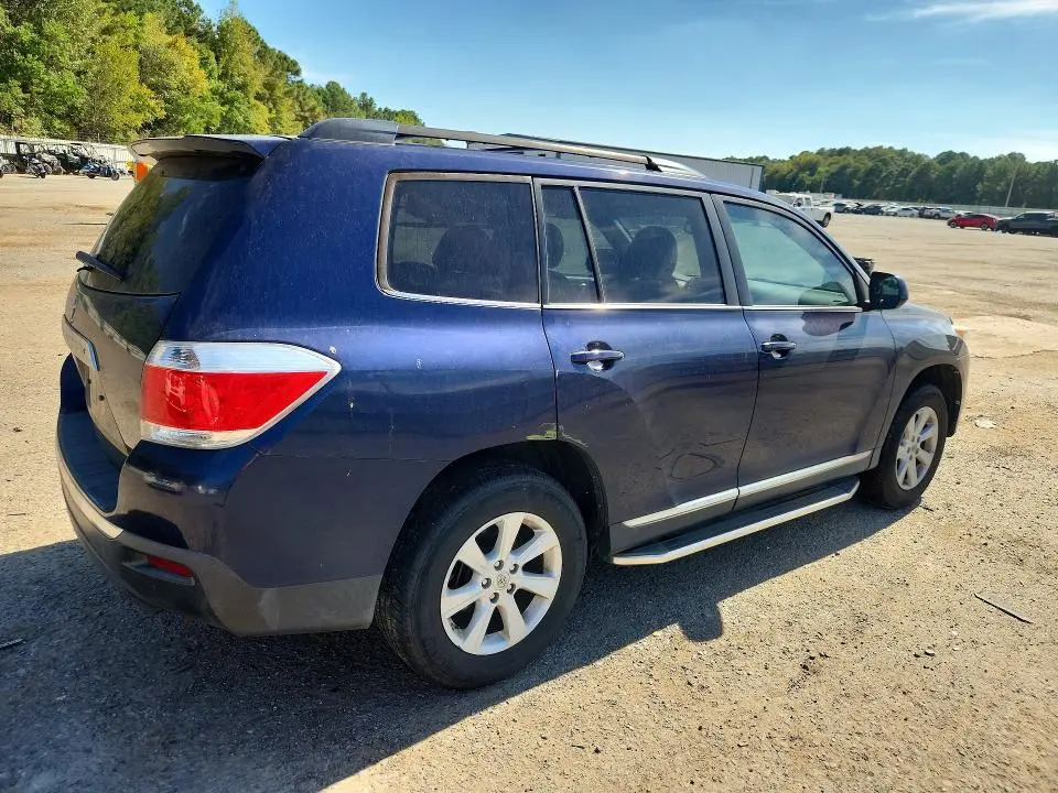 2013 TOYOTA HIGHLANDER SE  
