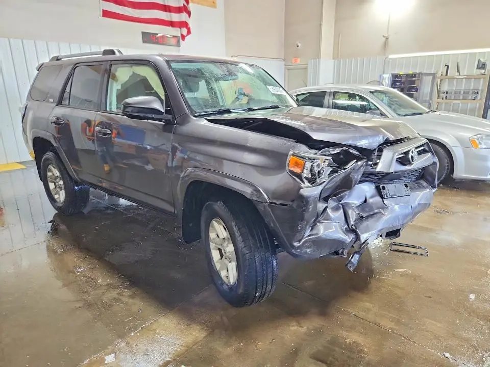2021 TOYOTA 4RUNNER SR5  