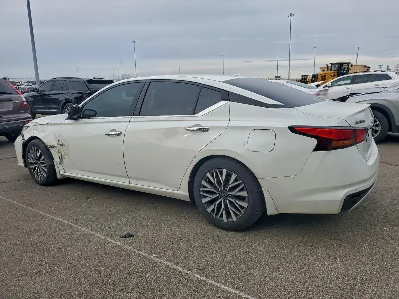 2024 NISSAN ALTIMA SV  