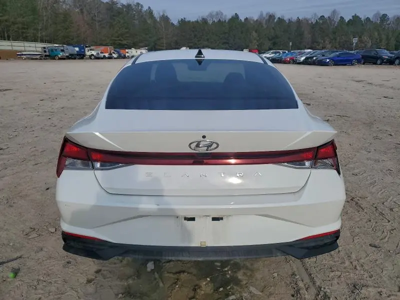 2022 HYUNDAI ELANTRA SE  
